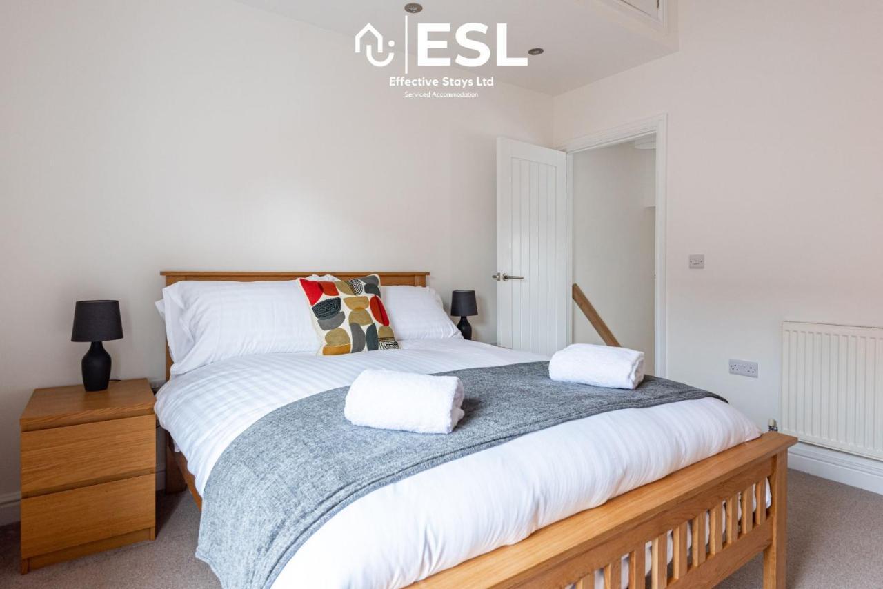 2 Bedroom Terrace Cottage, Parking, 5 Minutes Drive To Royal Shrewsbury Hospital Exterior foto